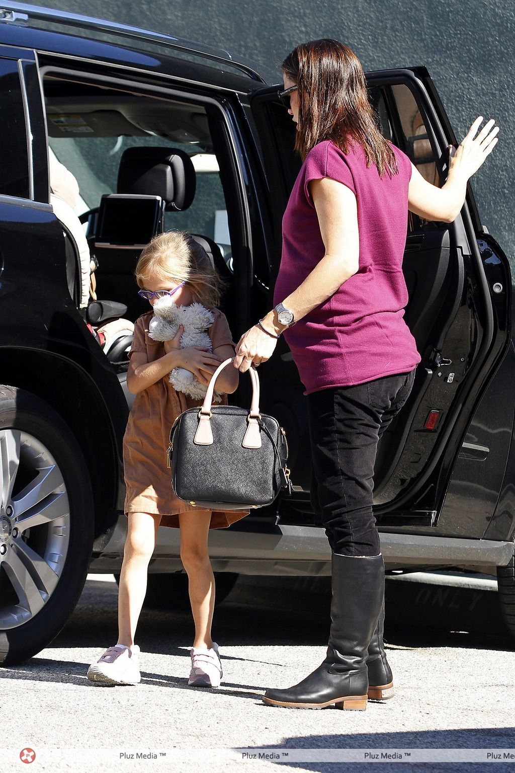 Jennifer Garner takes her daughter Violet Affleck to the dentist | Picture 112713